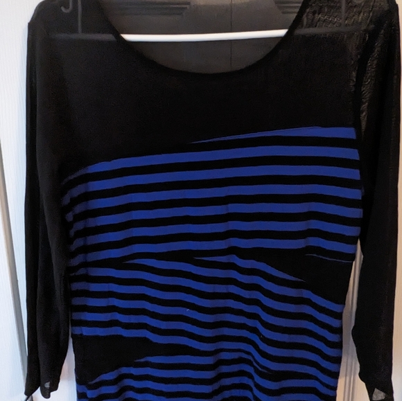 Gorgeous blue and black rayon stretchy shirt. Not sure of the brand no tag - Picture 3 of 7